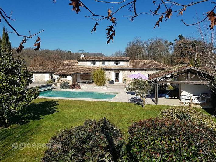 Location de vacances pour 8 personnes, avec Balcon/Terrasse ainsi que Terrasse et Piscine à Saint-Sylvestre-sur-Lot
