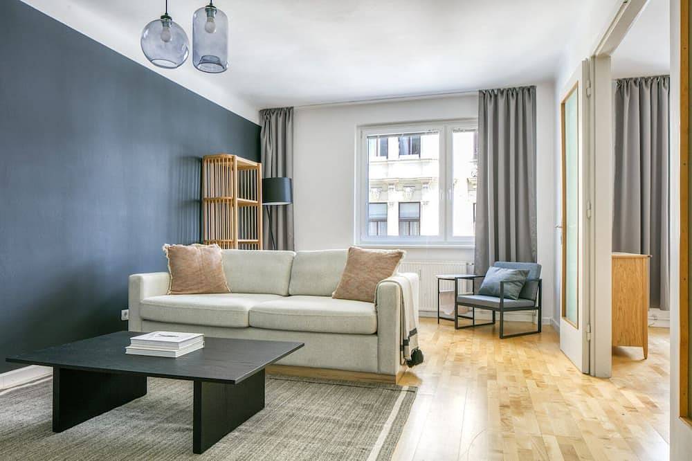 Apartamento entero, Lovely Innere Stadt 1Br w/ Elevator, steps from Opera, by Blueground in Centro de Viena, Viena