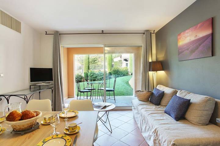 Appartement entier, Suite équipée | Accès 3 piscines + bain à remous ! in Gréoux-les-Bains, Alpes-de-Haute-Provence