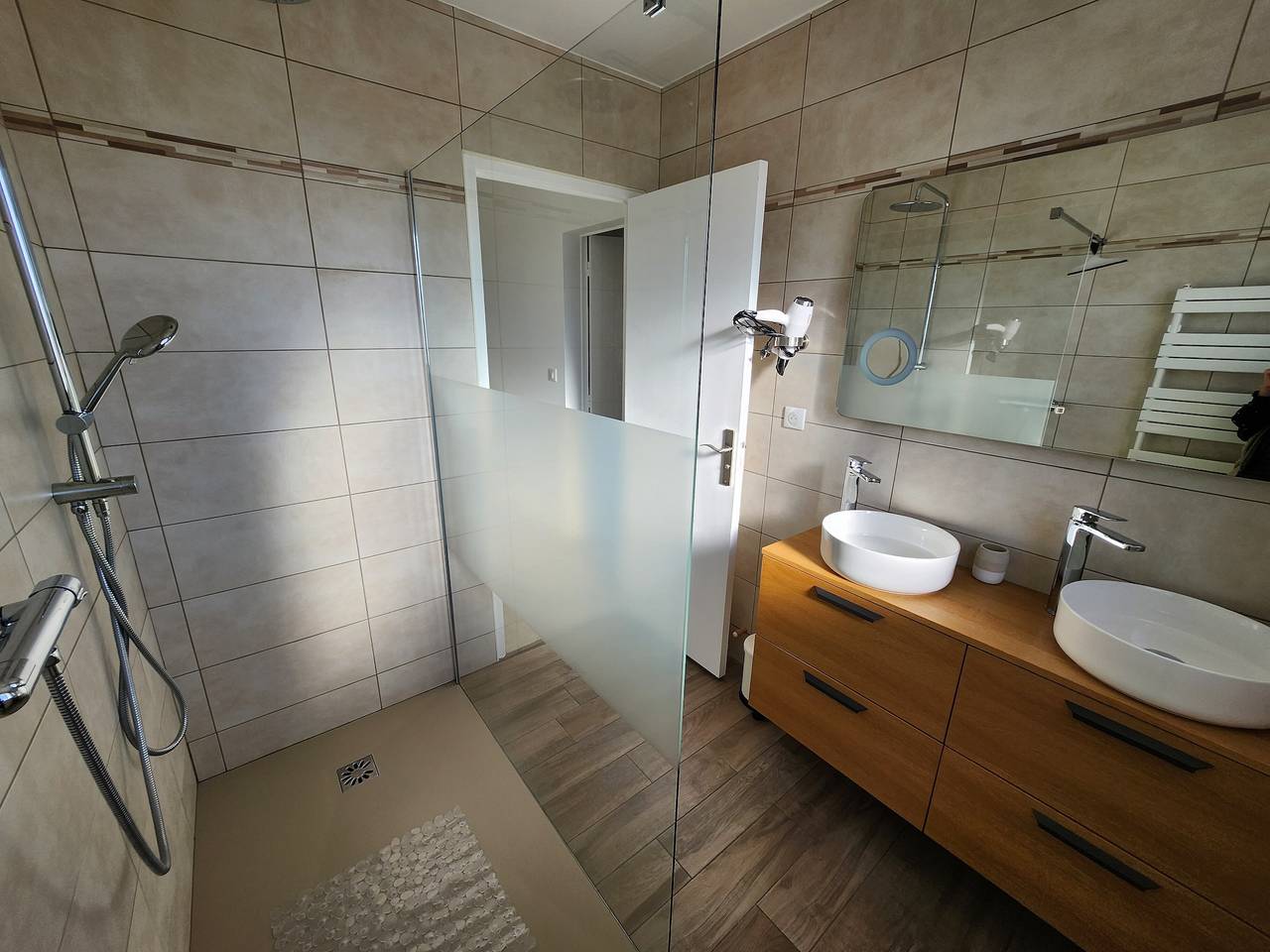 Casa rural 'Gîte Rural Le Vendangeoir' con jardín privado y Wi-Fi in Colombé-la-Fosse, Aube (desambiguación)