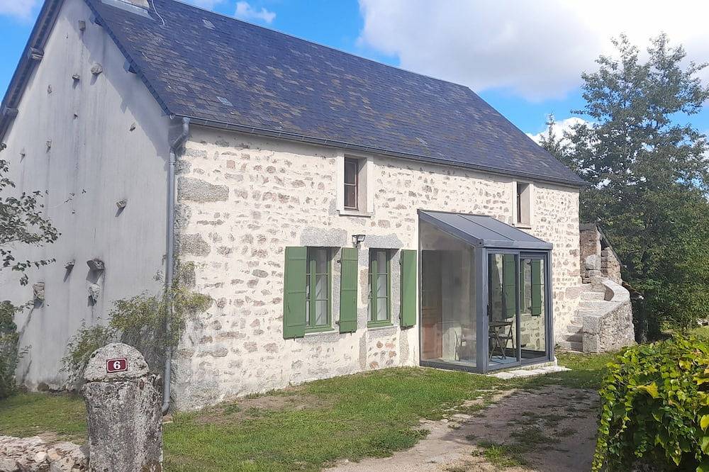 Maison Morvandel in Quarré-les-Tombes, Parc naturel régional du Morvan