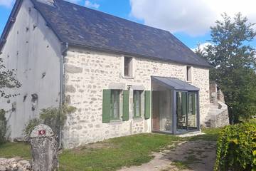 Gîte pour 6 personnes, avec jardin à Quarré-les-Tombes