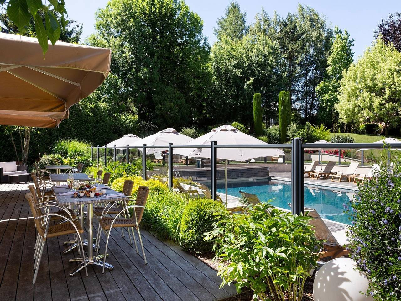 Apartamento con vistas a la piscina in Ferney-Voltaire, Gex