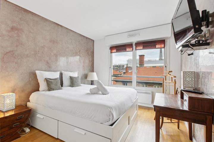 Location de vacances pour 4 personnes, avec vue ainsi que jardin et terrasse dans Paris Rue Sextius Michel