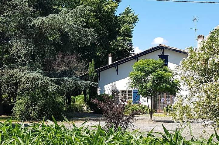 Gîte pour 8 personnes, avec jardin et terrasse, animaux acceptés dans Lahontan