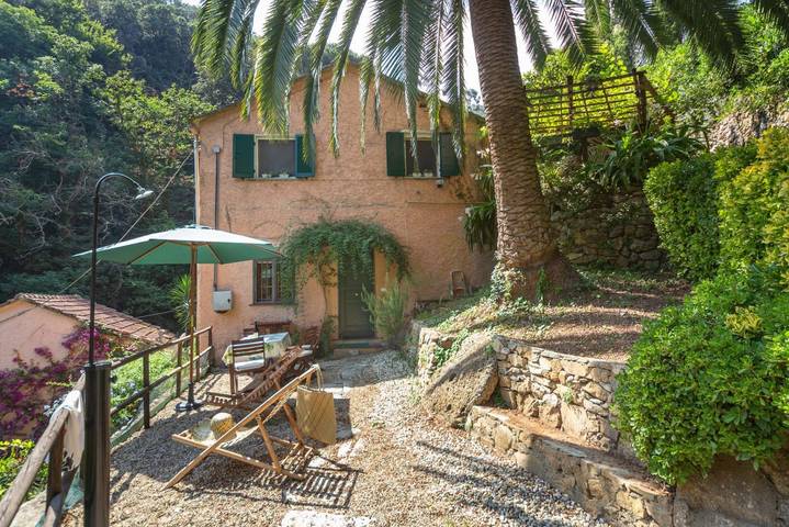 Vacation rental for 2 people, with Yard in Portofino