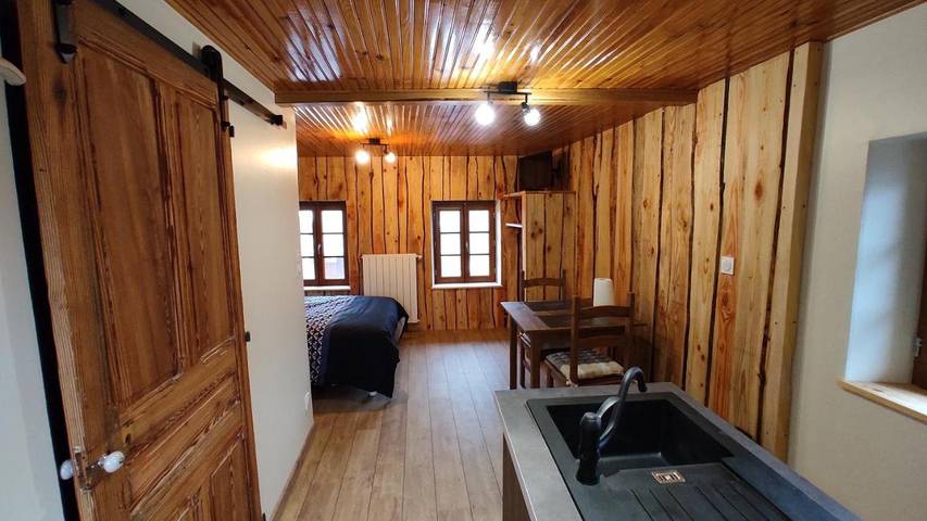 Location de vacances pour 2 personnes, avec jardin et vue à Verrières-en-Forez - 2