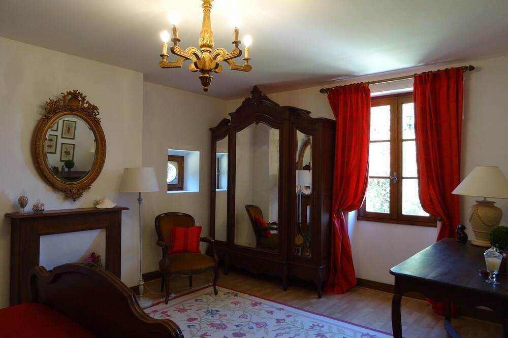 Propriété de charme sur 3 hectares de parc, calme et repos à 1km du centre ville in Gourdon, Quercy