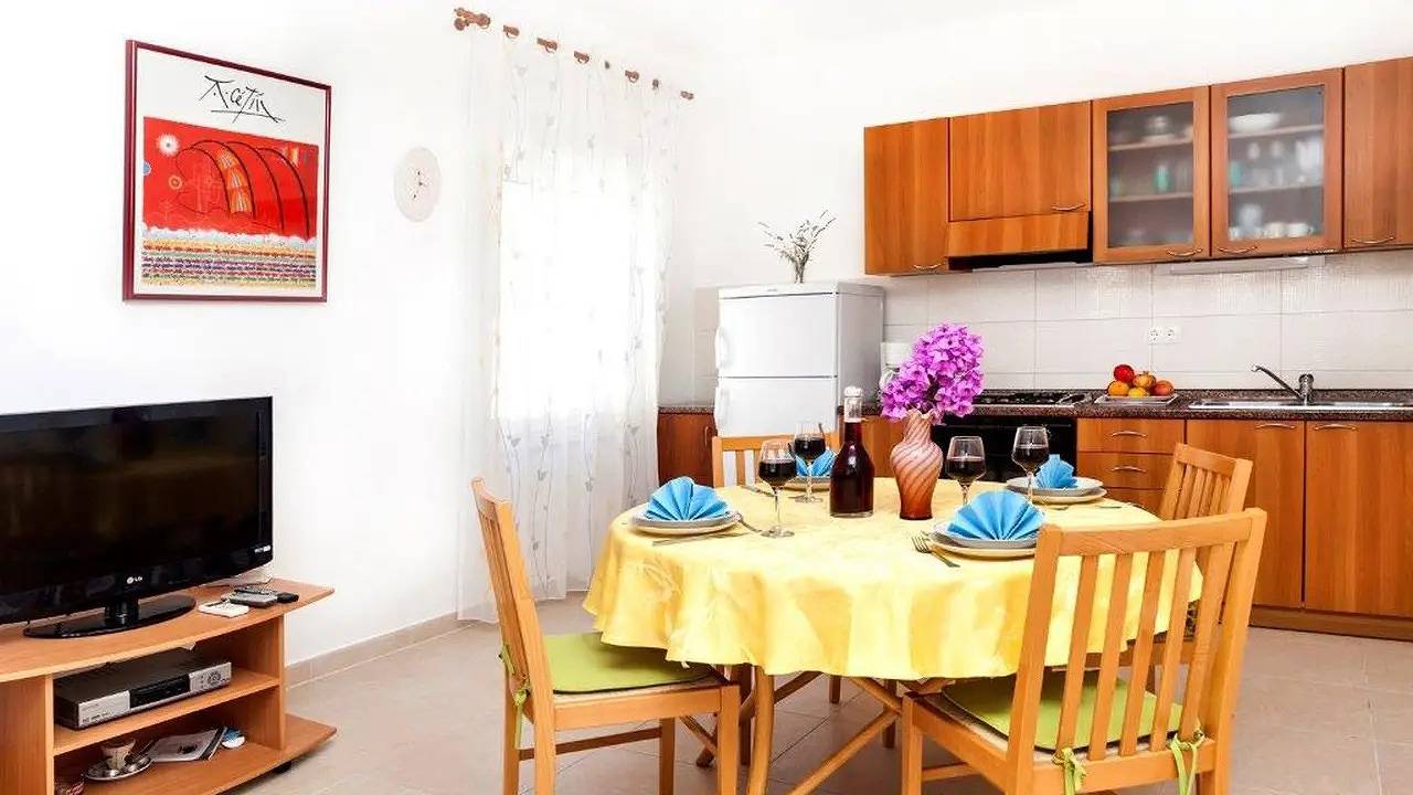 Ganze Ferienwohnung, Ferienwohnung für 6 Personen (69 m²) in Pisak in Pisak, Omis-Riviera