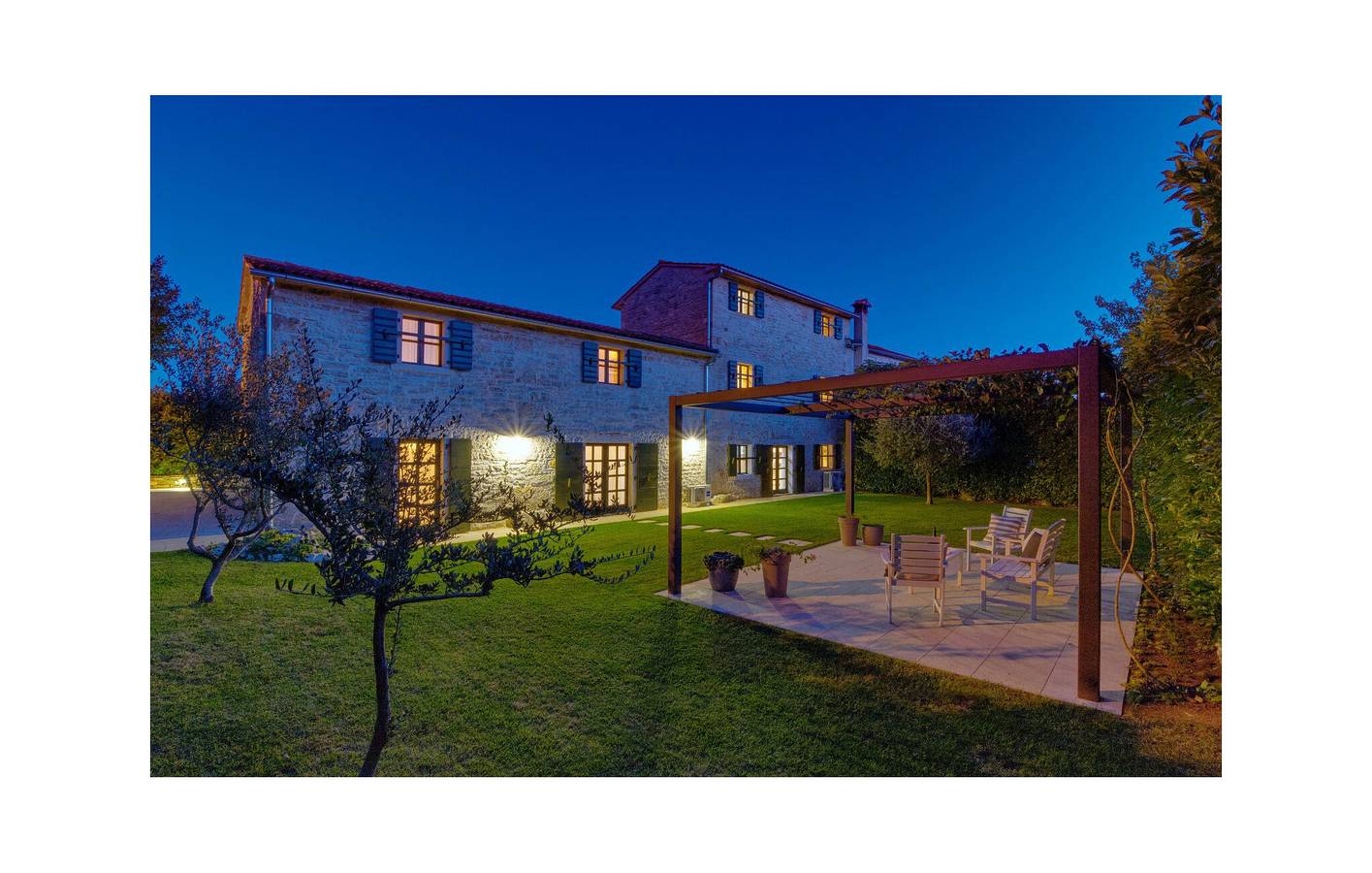 Gezellig appartement met 2 slaapkamers, zwembad en parkeerplaats, op 2 km van het centrum van Kanfanar in Centraal Istrië