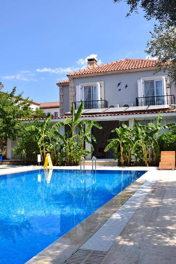 Alojamiento y desayuno para 2 personas, con terraza además de jardín y piscina - 1