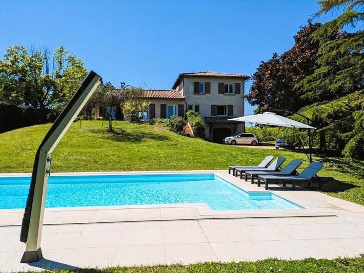 Location de vacances pour 8 personnes, avec Terrasse et Jardin ainsi que Piscine et Vue à Limas
