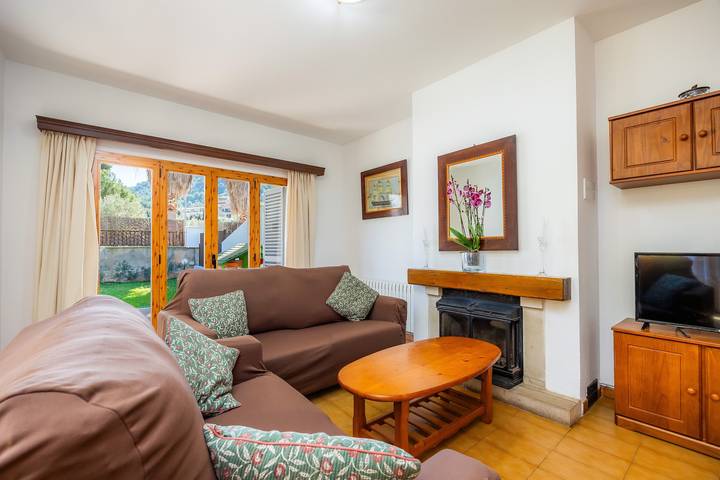 Holiday Home 'Villa Gamba' with Private Terrace, Wi-Fi and Air Conditioning in Port de Sóller, Sóller