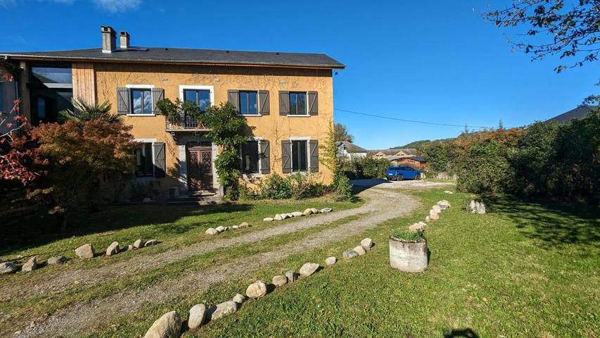 Location de vacances pour 10 personnes, avec Balcon ainsi que Jardin et Vue à Gerde (homonymie)