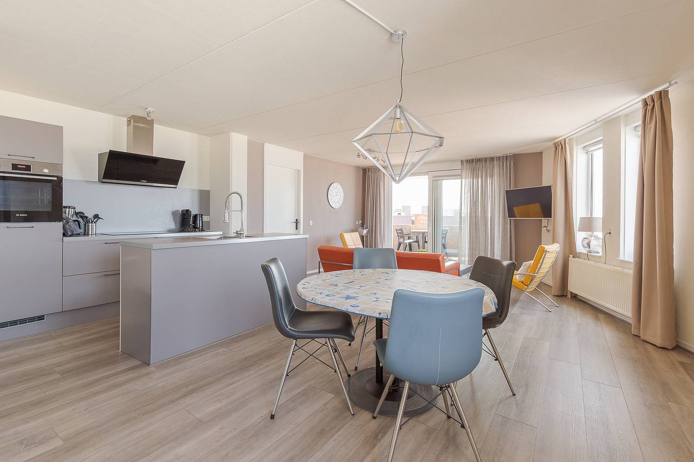 Entire apartment, Beach Resort Makkum — Corner Apartment on the Beach with Ijsselmeer View - Zuiderzee State Deluxe Xl 1 in Makkum, Lake Ijssel