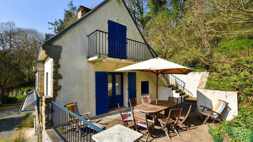 Location de vacances pour 9 personnes, avec jardin à Yvias