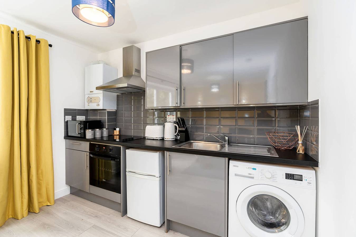 Entire apartment, Off-Street Parking   1Br 1Ba   Sleeps 2   20 Off in Sheffield, South Yorkshire
