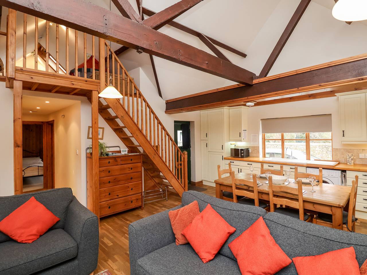 3 Home Farm South in Combpyne Rousdon, Devon