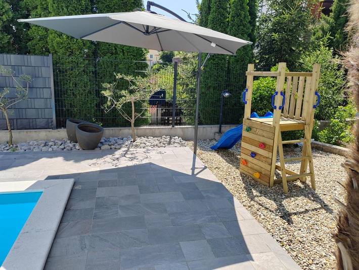 Villa für 9 Personen, mit Whirlpool und Terrasse sowie Garten und Pool in Rijeka - 2
