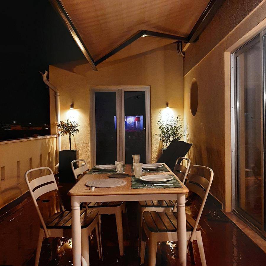 Apartamento inteiro, Deluxe Double Room with Sea View in Paço de Arcos, Oeiras