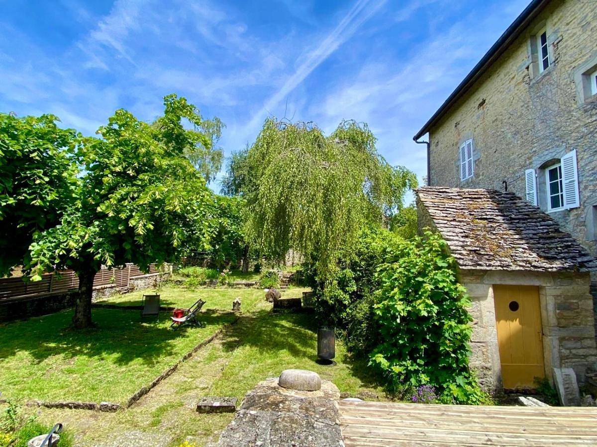 Chambres 6 personnes Maison Saint Jean in Château-Chalon, Jura Francais