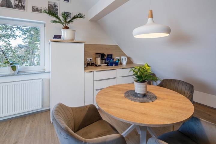 Ganze Wohnung, Ferienwohnung 'Hue Space Air' mit Wi-Fi in Philippinenhof-Warteberg, Kassel