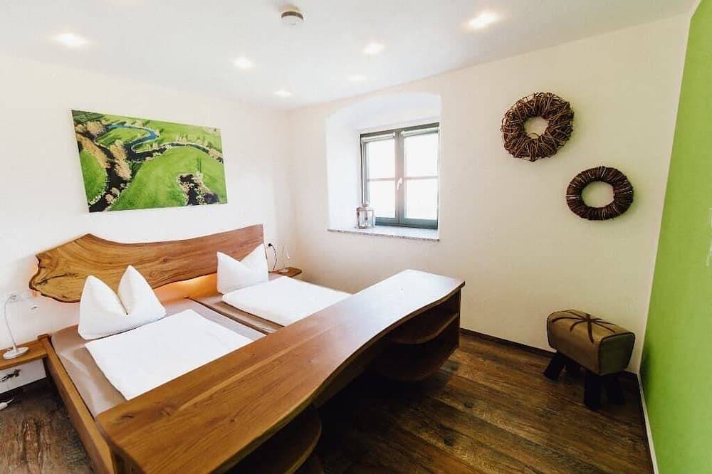 Ganze Wohnung, Ferienwohnung \"Blumenwiese\" mit Balkon 65qm in Schwarzach b.Nabburg, Naturpark Oberpfälzer Wald