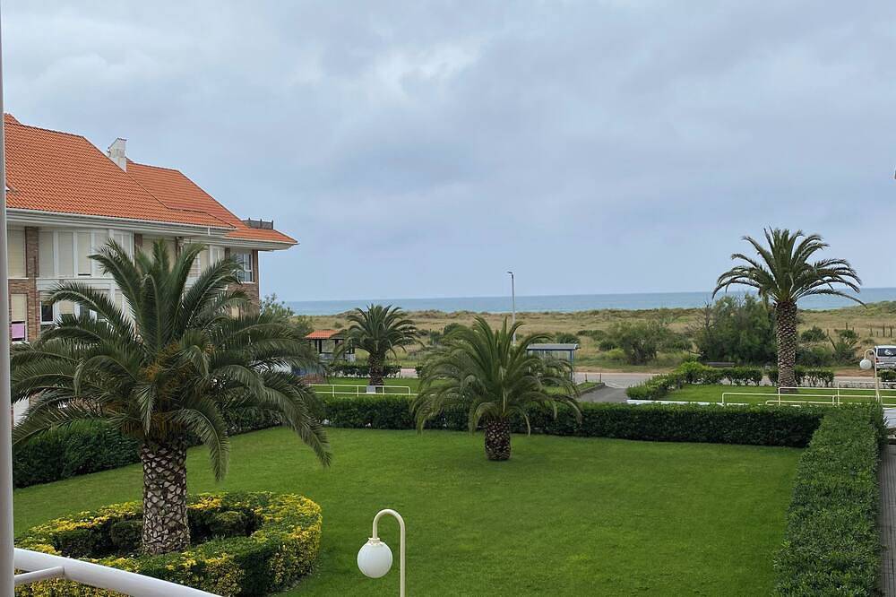 Entire apartment, Apartamento con vistas al Mar playa Berria-Santoña in Santoña, Cantabrian Coast