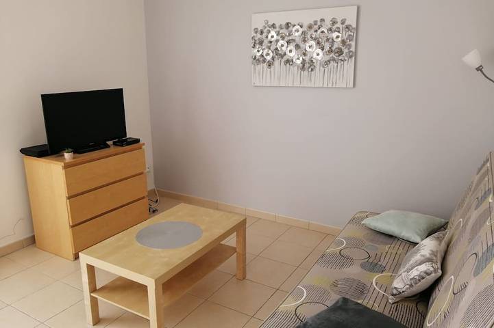 Ganze Wohnung, Lodging 2 **with wooden terrace and small garden in Jonzac, Jonzac und Umgebung