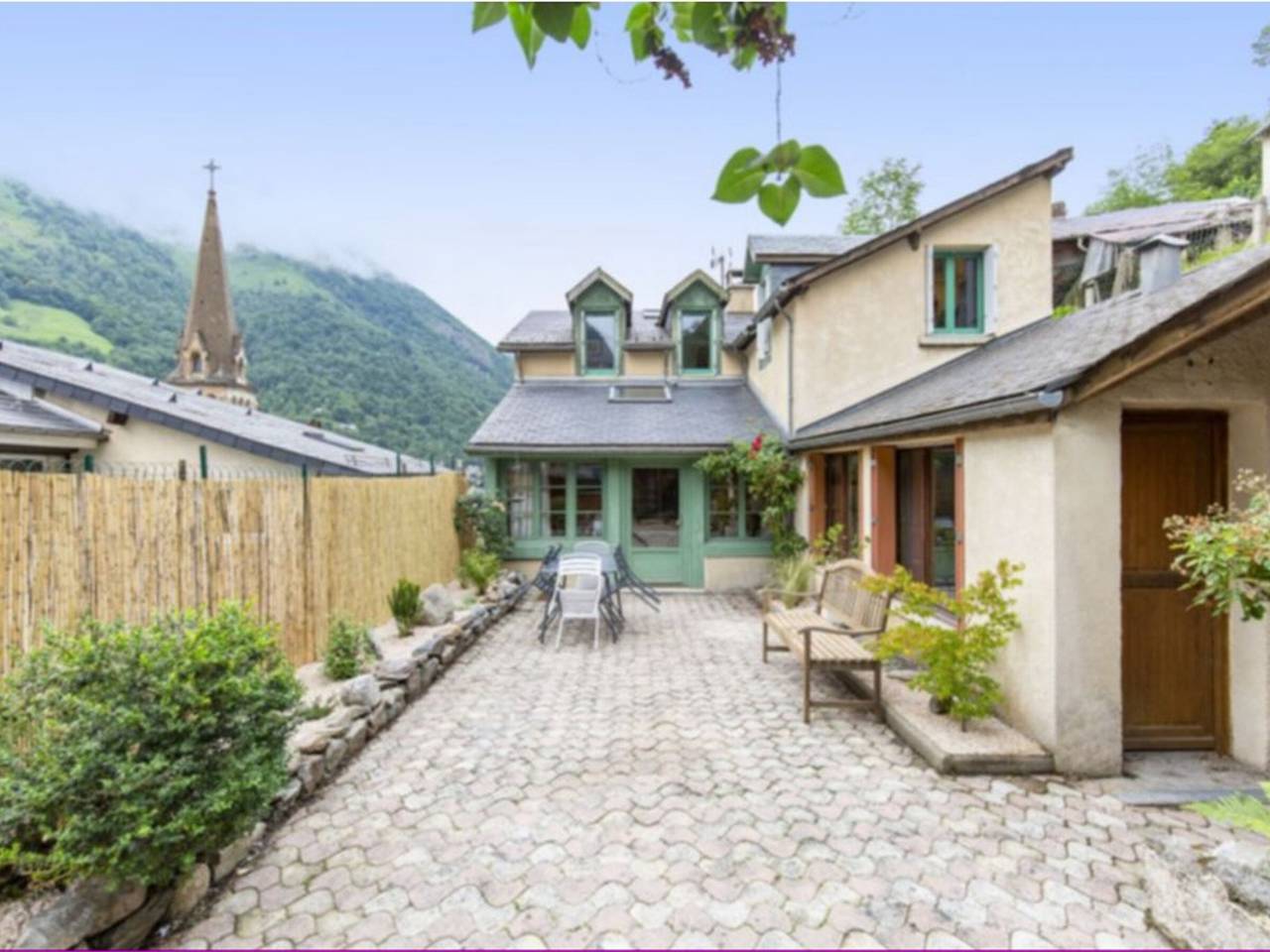 Casa en el centro del pueblo con patio, privacidad y wifi in Cauterets, Parque nacional de los Pirineos
