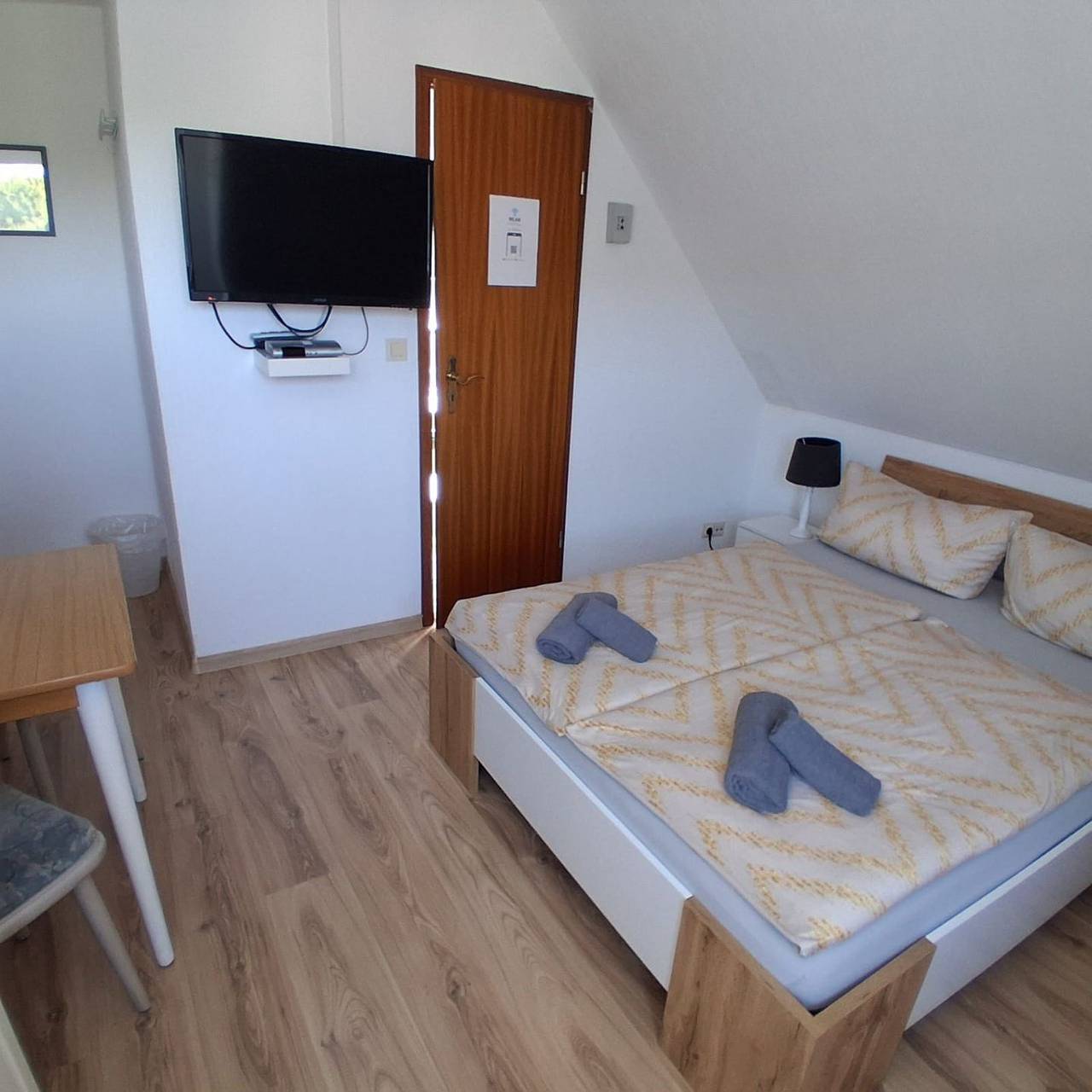 Ganze Ferienwohnung, Leuchtturm - Pensionszimmer, Nordsee, gemeinschaftlicher Grill, Parkplatz in Dagebüll, Nordfriesland