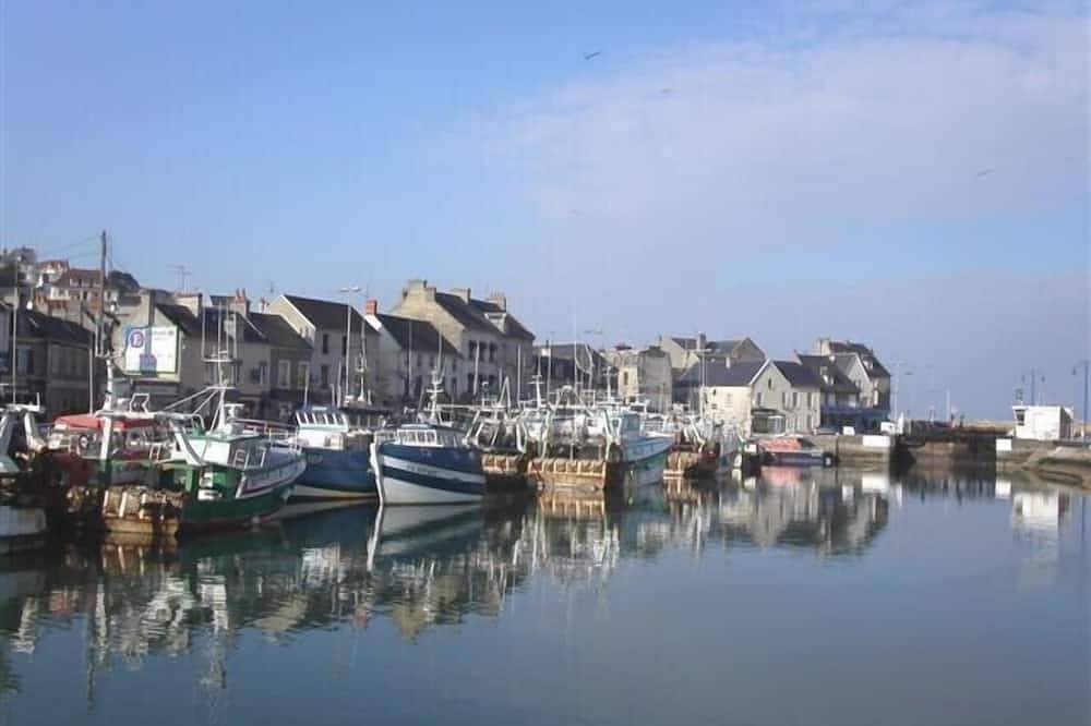 20 Meter Vom Hafen, Booten, Restaurants. Geräumiges Haus. Privater Parkplatz. in Port-en-Bessin-Huppain, Bayeux und Umgebung