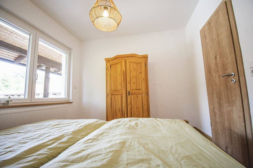 Ganze Wohnung, Neue, gemütliche Ferienwohnung direkt an der Haselbach in Bischofsheim an der Rhön, Rhön-Bayern