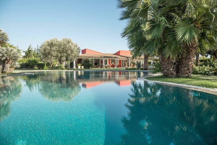 Ferienhaus für 5 Personen, mit Terrasse und Garten sowie Pool und Ausblick