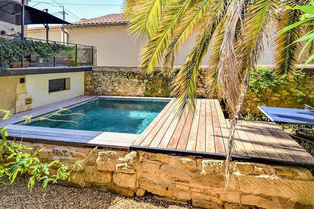 Entire apartment, Lovely apartment in Pujaut with Wifi in Pujaut, Nimes region