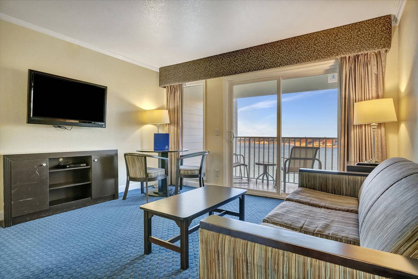 Apartamento entero, Waterfront Resort Condo Balcony Heated Pool in Tampa, Tampa Bay