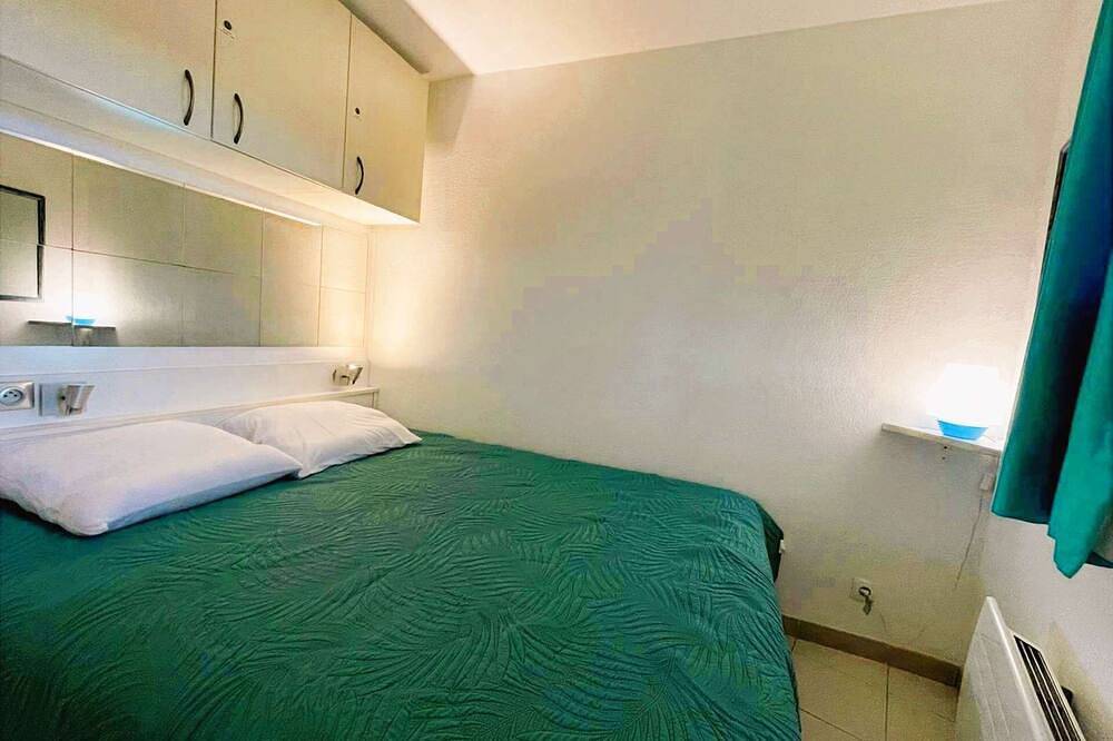 Entire apartment, Nice 1-bedroom apartment in a residence with a pool, close to the beach in Port Cogolin, Gassin