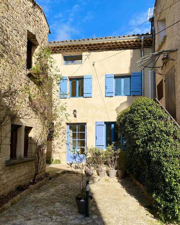 Location de vacances pour 6 personnes, avec terrasse à Cucuron