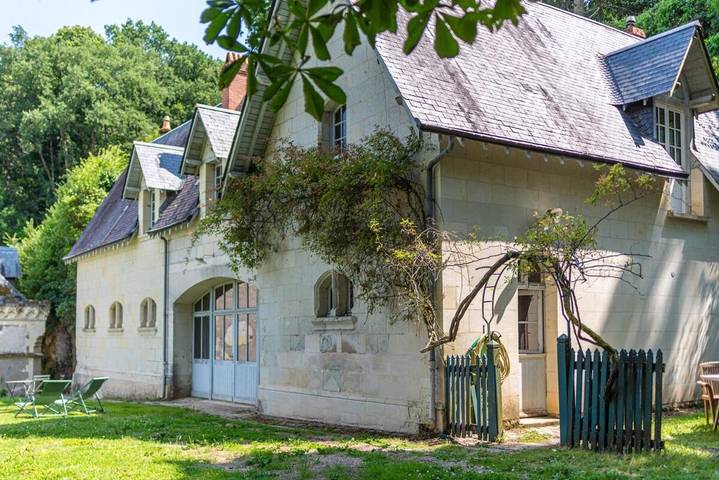 Gîte pour 4 personnes, avec terrasse ainsi que vue et jardin à Gennes - 3