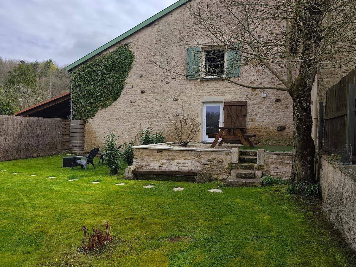 Appartement entier, One-Bedroom Apartment in Thuilley-aux-Groseilles, Toul