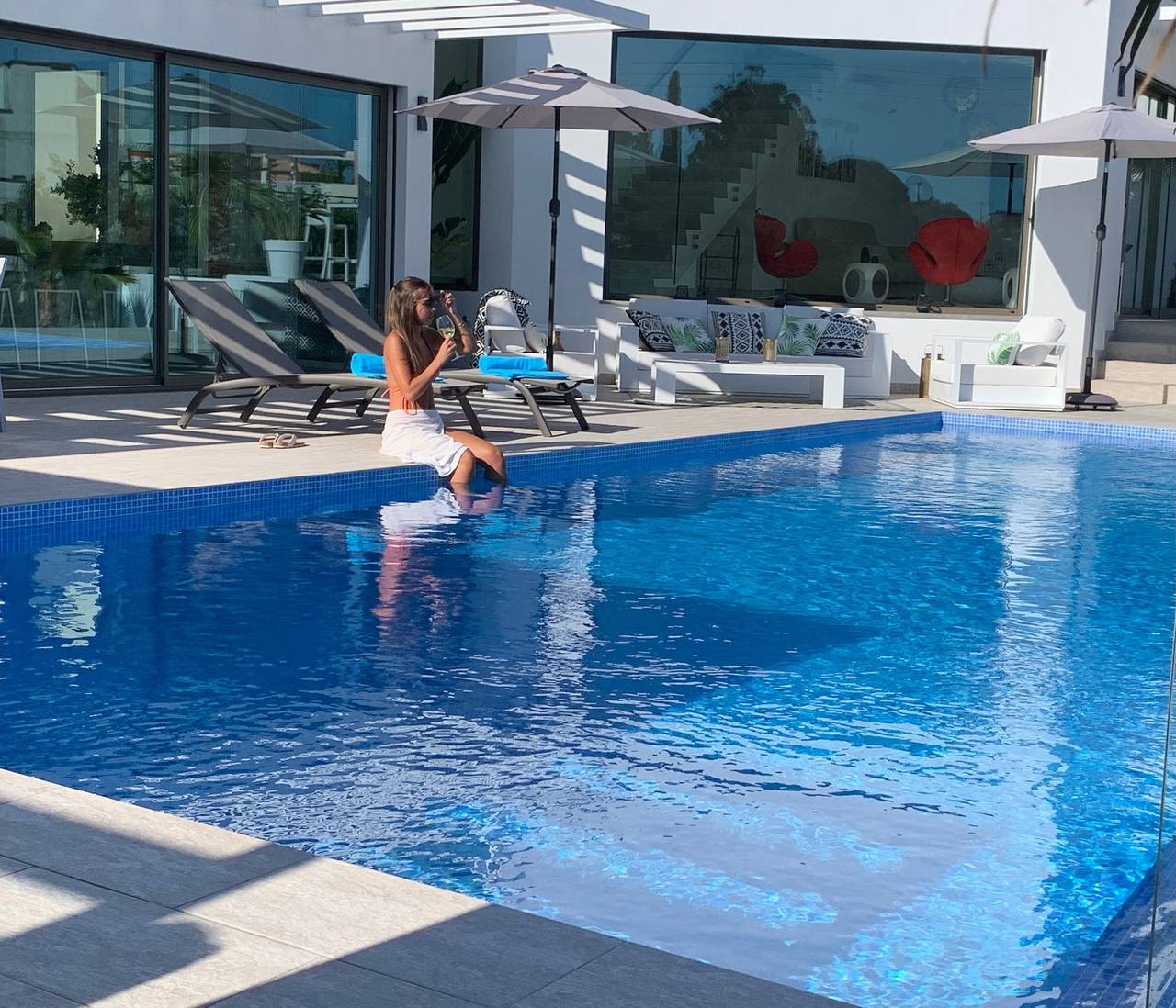 Villa 'Boa Vida' met zeezicht, infinity pool & jacuzzi in Armação de Pera, Faro District