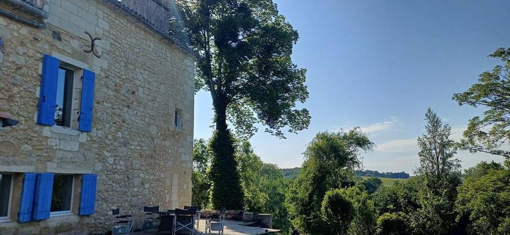 Location de vacances pour 10 personnes, avec terrasse et piscine ainsi que vue sur le lac et vue, animaux acceptés à Guîtres