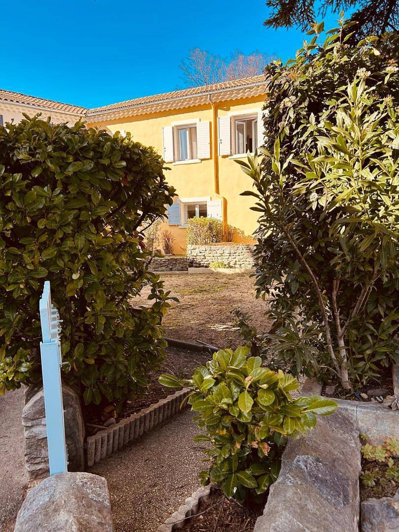 Entre La Vigne Et L'Olivier in Taulignan, Région de nyons