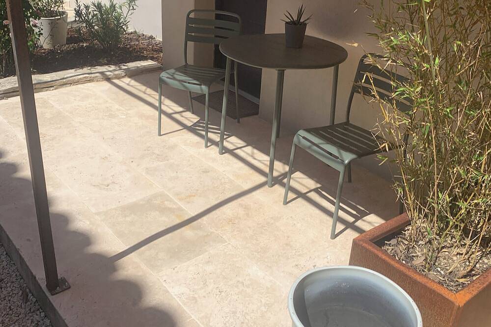 Room \"Abricot in Uzès, Nimes region
