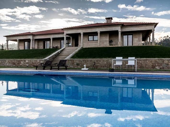 Location de vacances pour 3 personnes, avec piscine ainsi que vue et jardin à Celorico de Basto - 3
