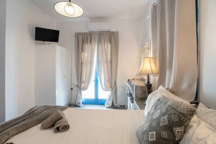 Double Room with View 8: Sea View, Balcony & Air Conditioning in Perissa, Santorini