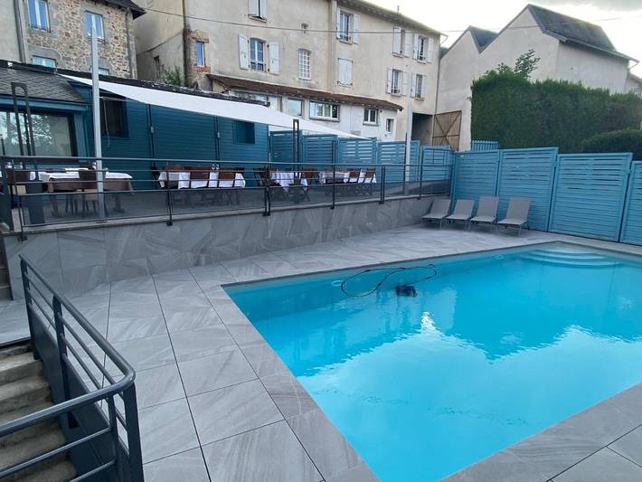 Hôtel pour 2 personnes, avec terrasse et piscine dans Le Rouget-Pers - 2