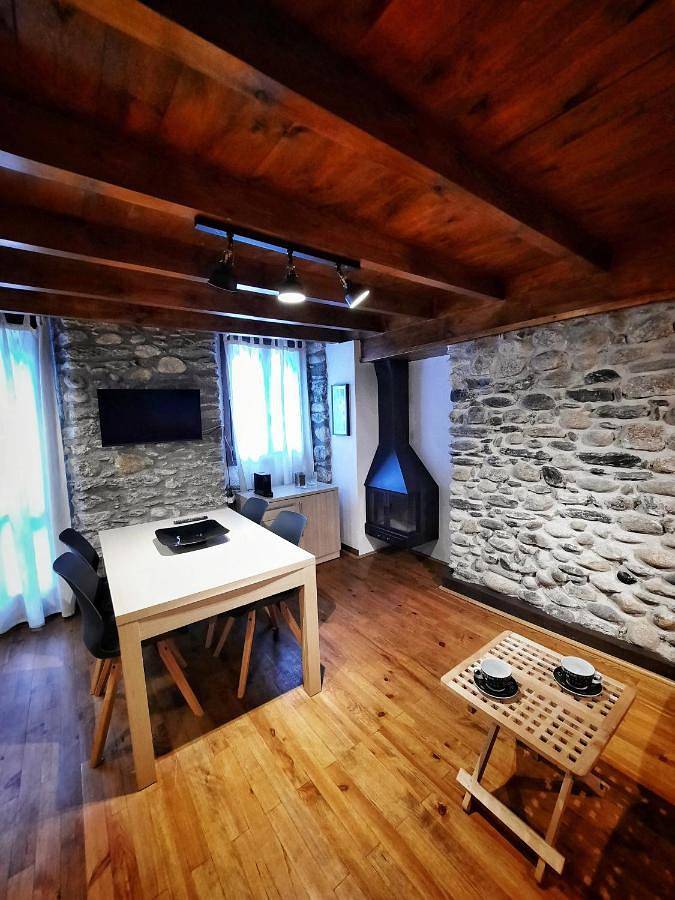 Appartement entier, Two-Bedroom Apartment in Bourg-Madame, Parc naturel régional des Pyrénées catalanes