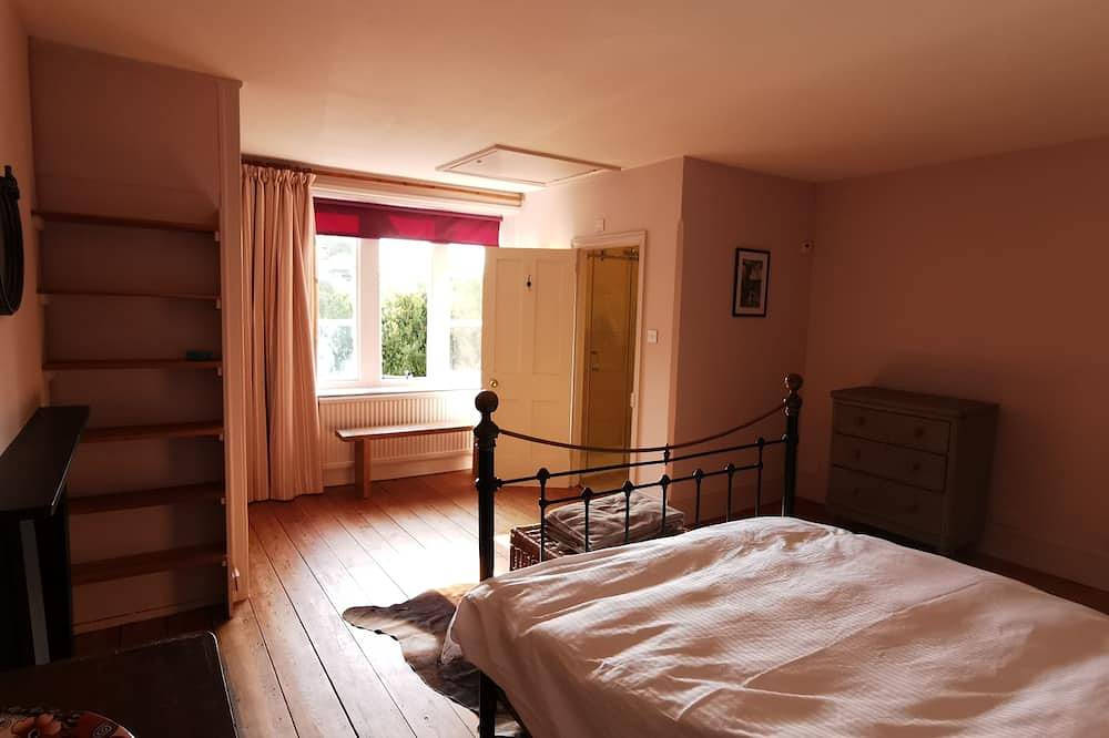 Landhaus aus dem 17. Jahrhundert, stilvoll fertiggestellt, in einem malerischen Dorf in Wiltshire