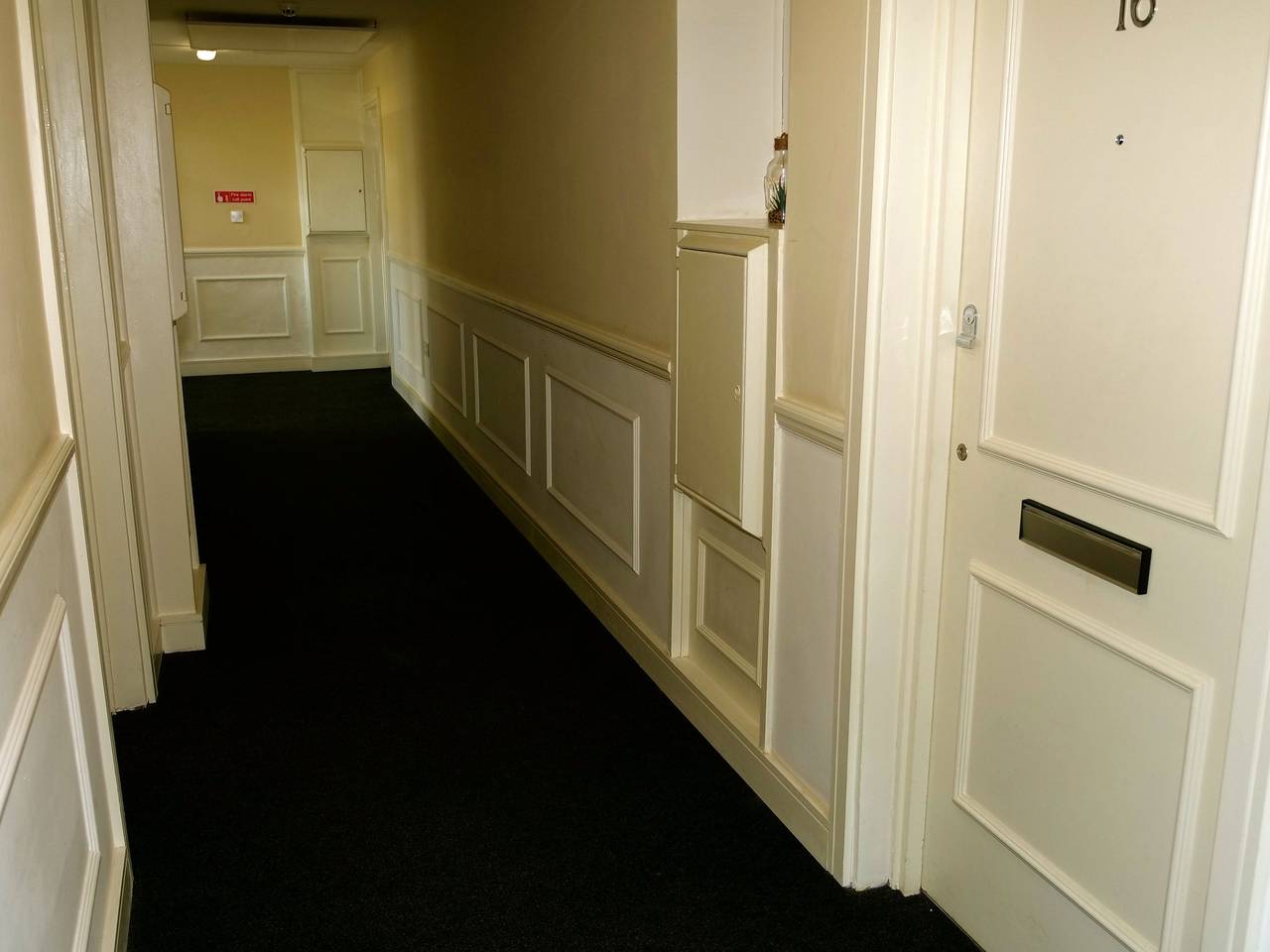 Entire vacation apartment, Sexy Luxurious Versace Apartment Near Sheffield in South Yorkshire